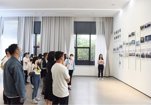 古老文化與現(xiàn)代產(chǎn)業(yè)擦出時(shí)代火花 融媒體采訪(fǎng)團(tuán)感受 經(jīng)開(kāi)厚度 和 經(jīng)開(kāi)速度